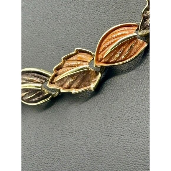 Vintage Enameled Textured Gold Tone Connected Leaves Necklace W Matching Earring - Picture 7 of 12